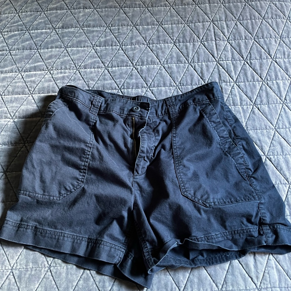 Old Navy Women's Navy Blue OG Chino High Rise Shorts - Size L